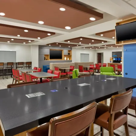 Holiday Inn Express & Suites CHESAPEAKE by IHG