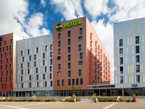 B&B Hotel Lille Grand Stade Hôtels à : Sainghin-en-Mélantois