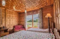 Houseboat Switzerland