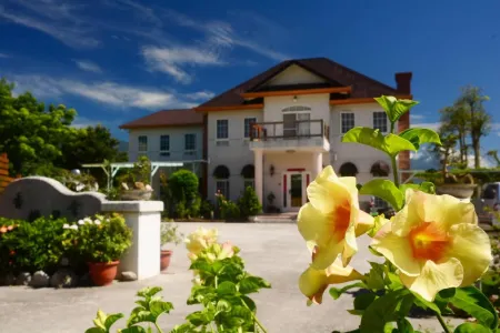 Champs Elysees Guesthouse Отели рядом с достопримечательностью «General Hall»