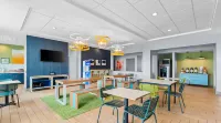 Spark By Hilton Victoria Hotels near Eskimo Hut - Frozen Daiquiris To-Go