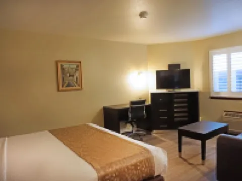 Travelodge by Wyndham Concord Hotels in Concord