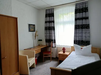 Hotel Zum Goldenen Löwen Hotels near Kursaal Bad Lauchstädt