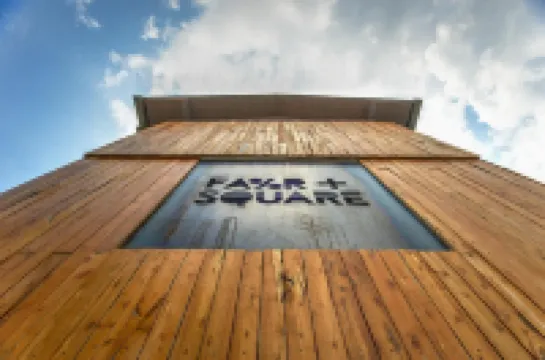 Hostel Fair and Square