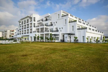 Suites hotel Playa del Pacha Отели рядом с достопримечательностью «Eden Plage»