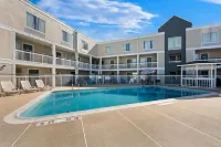 Quality Inn - Pools