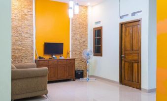 RedDoorz Syariah Near Grand Kota Bintang