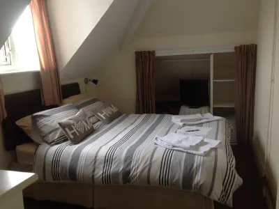 Waverley Guest House Отели в г. 