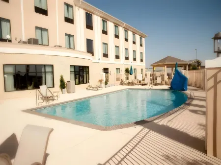 Holiday Inn Express & Suites Schulenburg by IHG