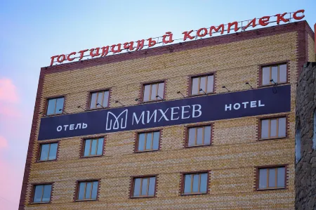 Михеев на Молодежной Отели рядом с достопримечательностью «Свято-Троицкий мужской монастырь»