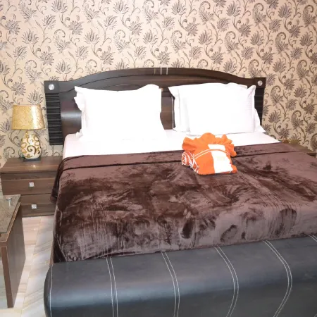 De Peace Hotel and Suites