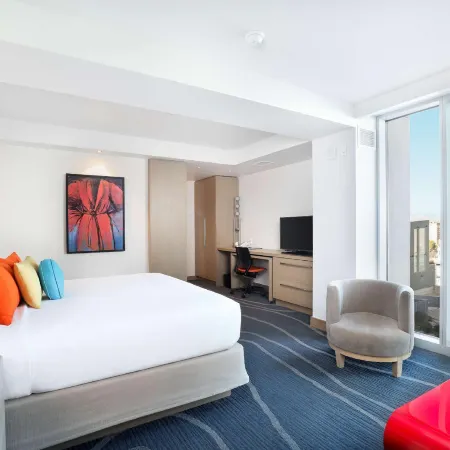 The Art Hotel Denver, Curio Collection by Hilton
