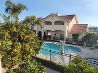 Garden Inn and Suites Fresno - Kolam Renang