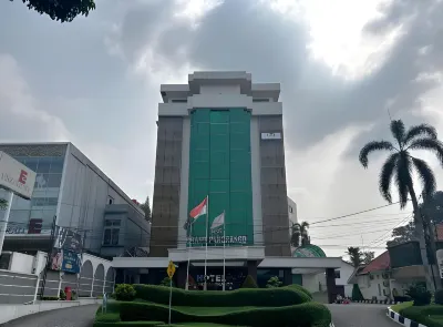 Grand Pangrango Hoteles en Babakan