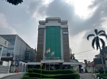 Grand Pangrango Отели рядом с достопримечательностью «Ecodome Bogor Botanical Gardens»