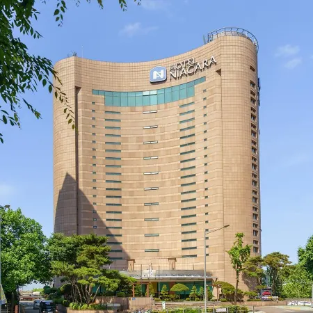 Niagara Hotel Отели рядом с достопримечательностью «Торговый центр Mecenatpolis»