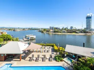 Moorings on Cavill Surfers Paradise