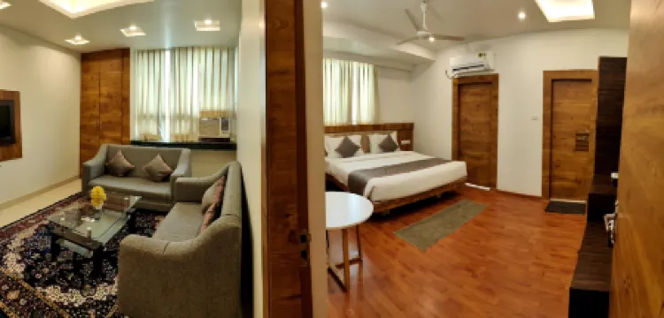 Hotel Girija Sunrise 300 Meter from Baba Dham Temple