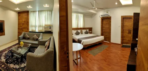 Hotel Girija Sunrise 300 Meter from Baba Dham Temple