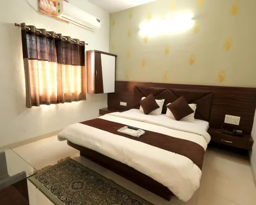 Hotel Shivalay Palace,Maheshwar Hotels in Khargone