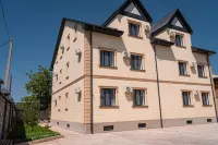 BnB Hotel Shymkent - parkir