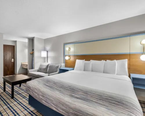 AmericInn by Wyndham Delafield Hotels in Delafield