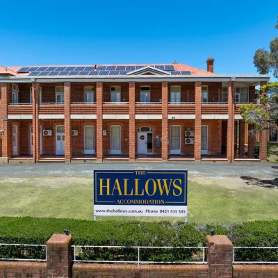 The Hallows Accommodation Hotels near Bathurst