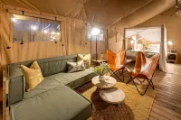 Esk Caravan Park & Rail Trail Motel - parking