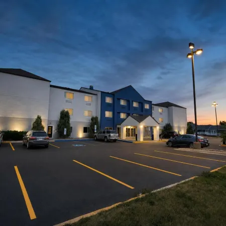 AmericInn by Wyndham Minot