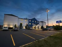 AmericInn by Wyndham Minot - Pool