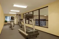 Rushmore Express & Suites - Gym