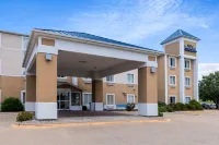 克斯維爾大學區溫德姆唄盟飯店 杜魯門州立大學附近的飯店