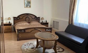 7 Kholmov Hotel