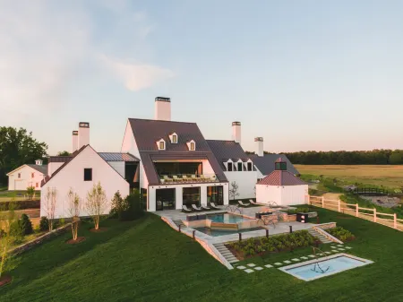 Inns of Aurora Resort & Spa Отели в г. Дженоа