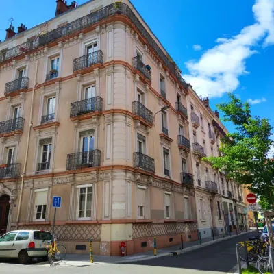 1924 Hôtel Hotels near Victor Hugo Square