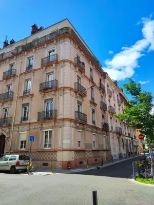 1924 Hôtel Отели рядом со станцией Греноблевская станция
