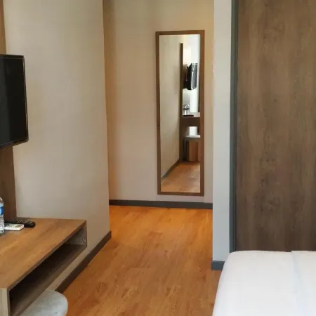 Go Hotel Отели рядом с достопримечательностью «Торговый центр Summit USJ»
