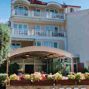 Hotel Lebed Hotel Exterior