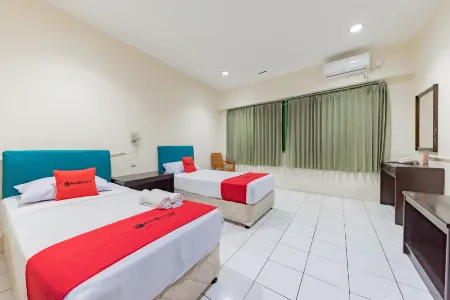 RedDoorz @ Jalan R.E. Martadinata Sukabumi Отели рядом с достопримечательностью «POLTEKES YAPKESBI»