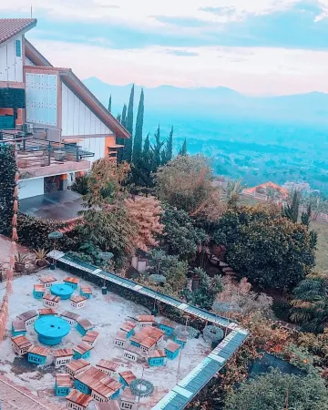 Bukit Saung Bambu Отели рядом с достопримечательностью «Camping Ground Tebing Keraton»