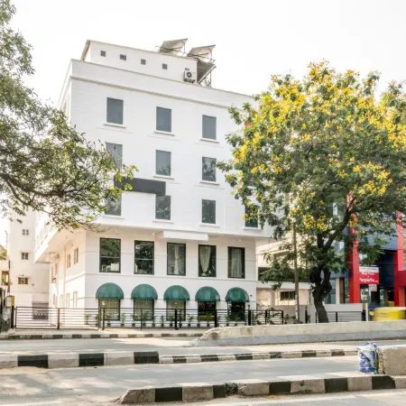 Octave Hotel - Double Road Отели рядом с достопримечательностью «Торговый квартал Ганди-Базар»
