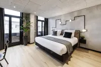 Upstairs Hotel - Balcony
