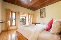 Batang Golden Hills Villa and Resto Hotels near Diamond Beach