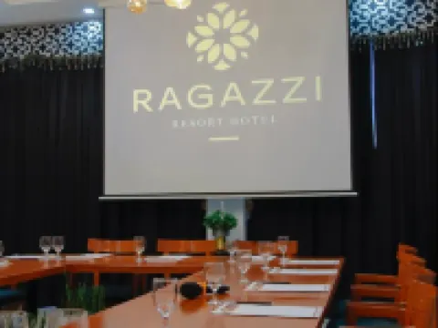 Ragazzi Resort Hotel Hoteles en Naga