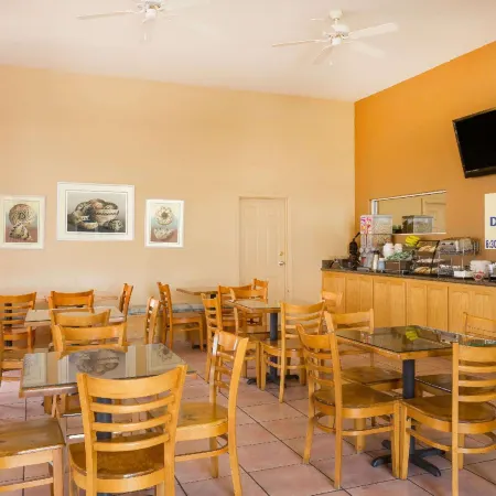 Days Inn by Wyndham Bullhead City