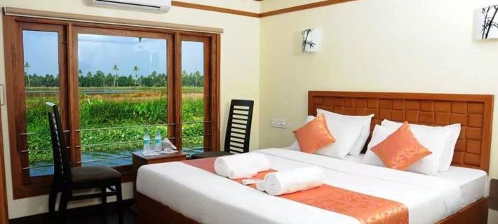 Cathey Pacific Cruise Hotels in Alleppey