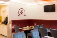 Hotel am Waldkasino - Bãi đậu xe