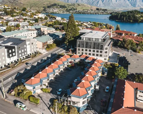 Blue Peaks Lodge Hotel berhampiran Patung Moa