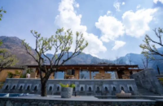 Qayaam Gah Hotels in 