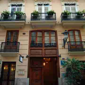 Ad Hoc Monumental 1881 Hotel Exterior